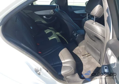 2018 Mercedes-Benz C 300 из США, поврежденный, VIN 55SWF4JBXJU276770